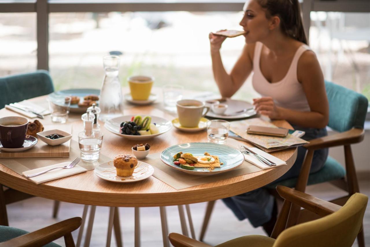 Hotel Ibis Styles Athens Routes Esterno foto