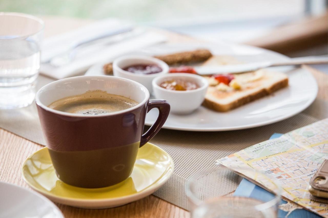 Hotel Ibis Styles Athens Routes Esterno foto
