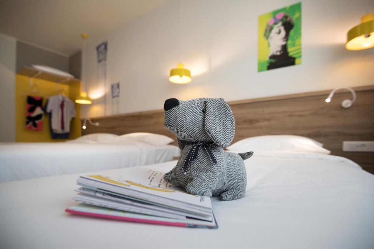 Hotel Ibis Styles Athens Routes Esterno foto