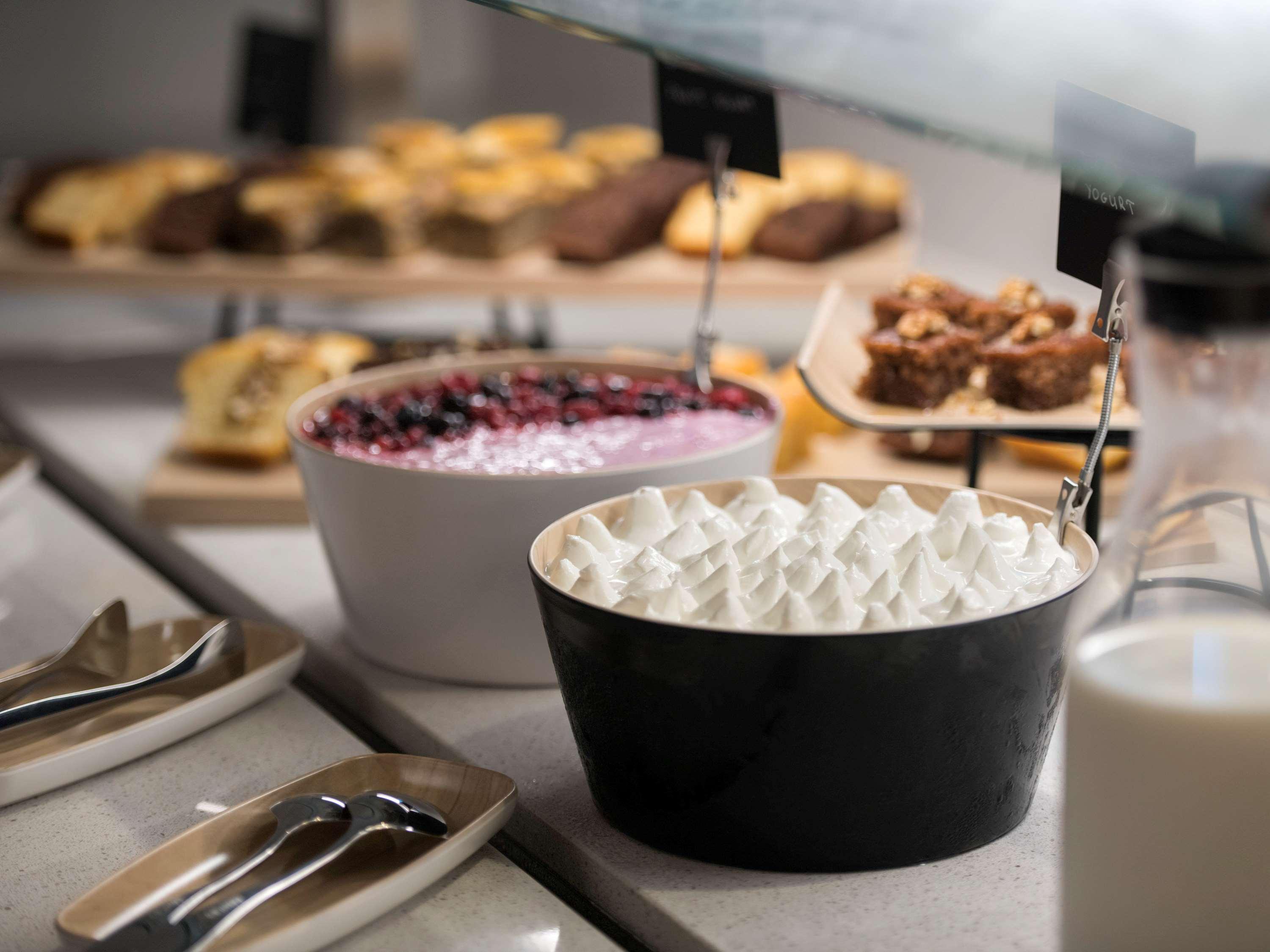 Hotel Ibis Styles Athens Routes Esterno foto