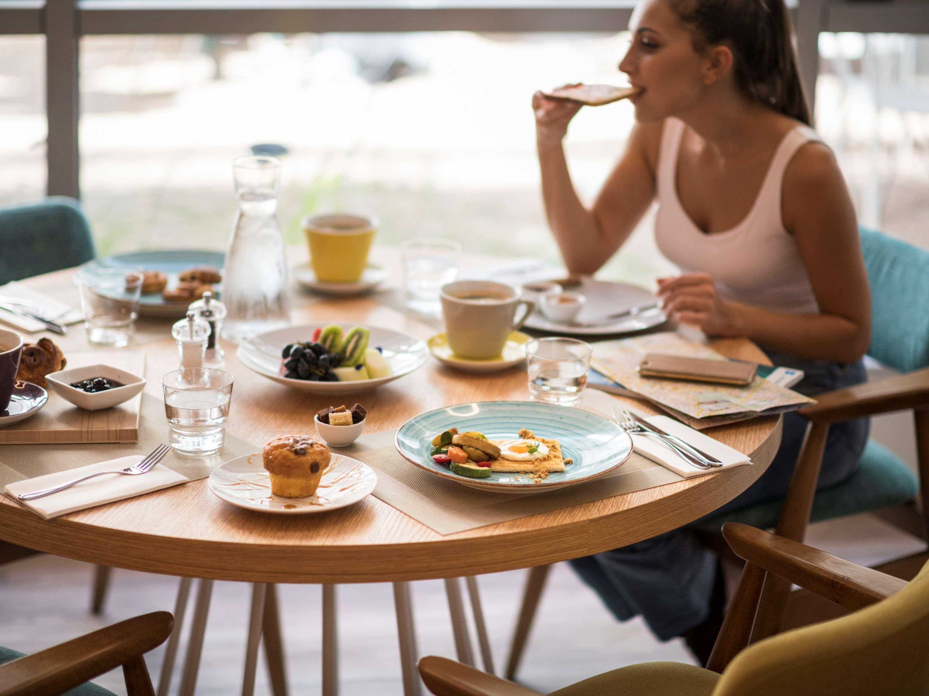 Hotel Ibis Styles Athens Routes Esterno foto