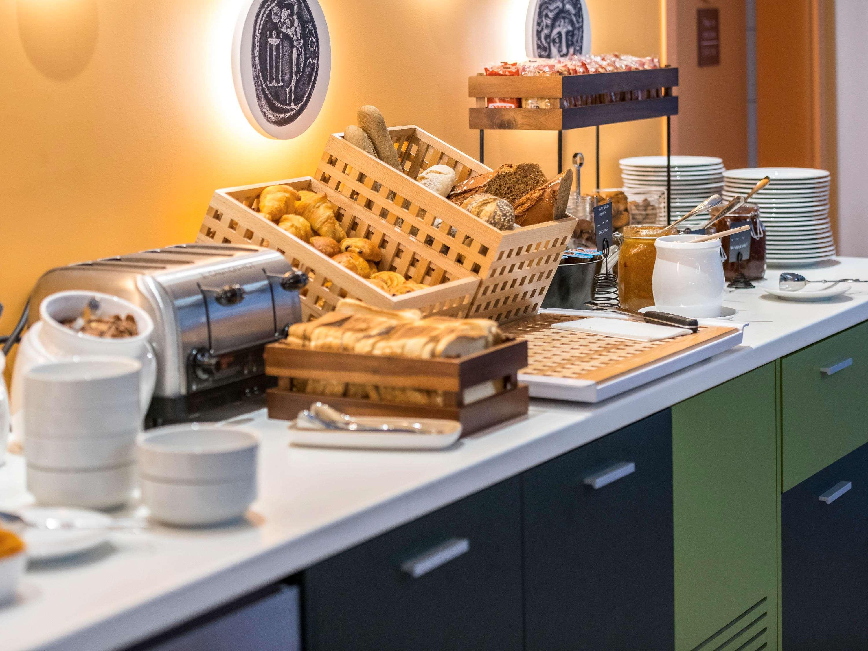 Hotel Ibis Styles Athens Routes Esterno foto